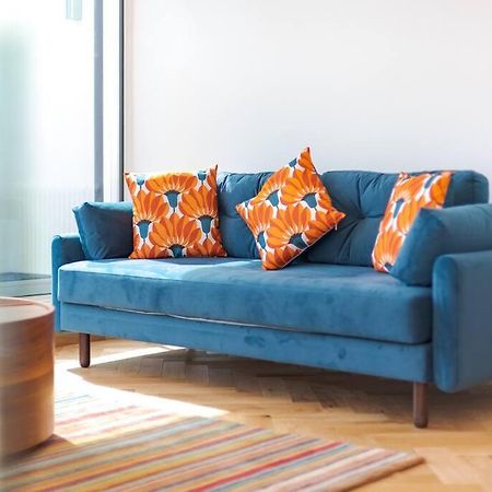 Stunning Two Bed Apartment Rh8 London Exterior photo