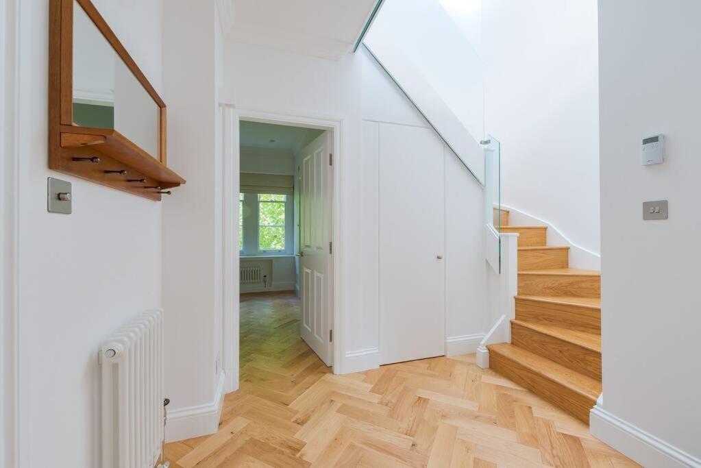 Stunning Two Bed Apartment Rh8 London Exterior photo