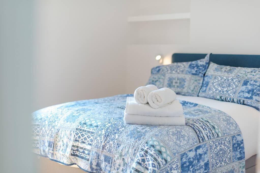 Stunning Two Bed Apartment Rh8 London Exterior photo